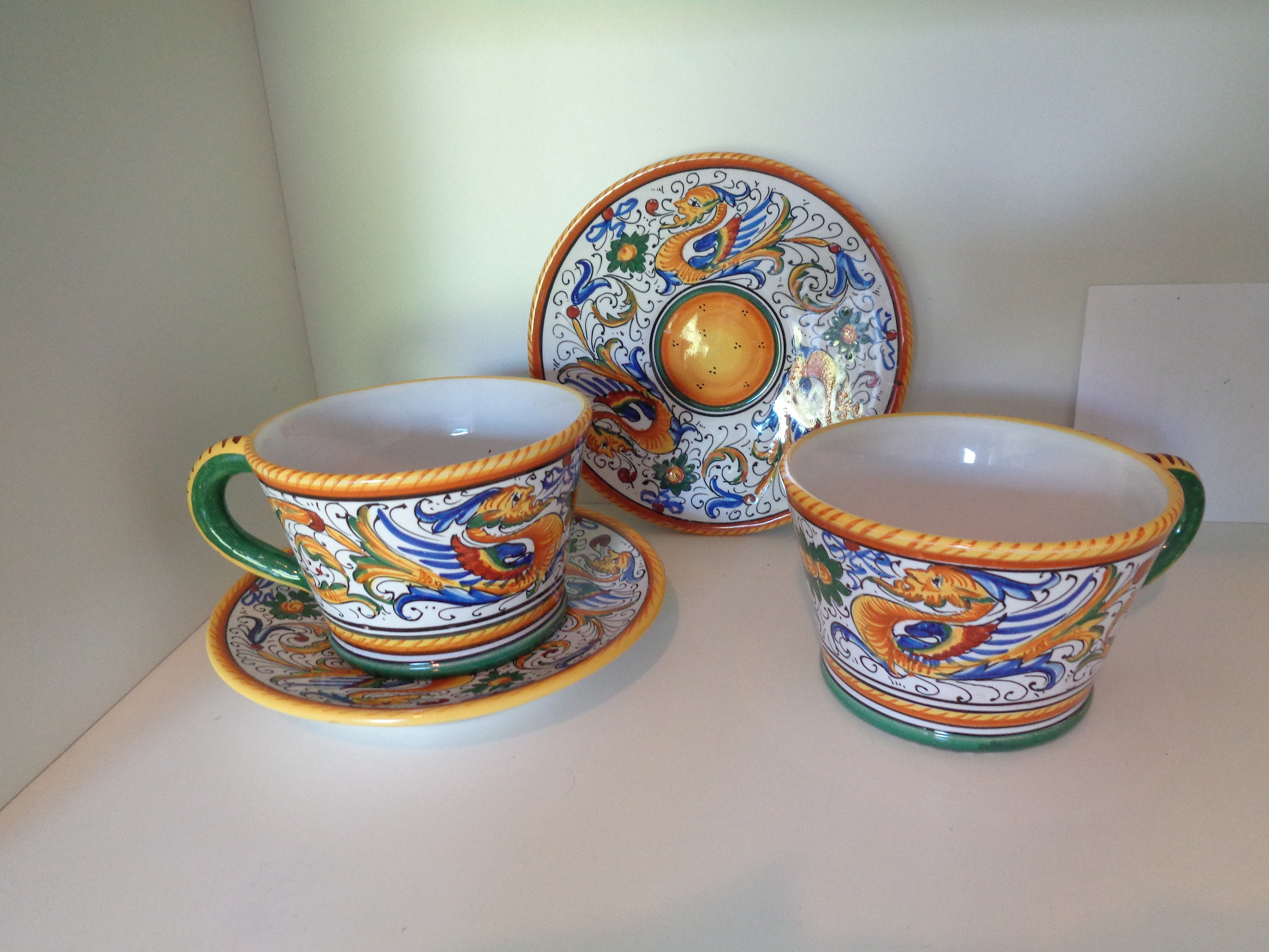 イタリアのラファエレスコの皿、デルータ地中海アートのドラゴン