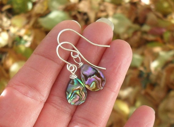 Orecchini a gancio in argento sterling 925 con cerchio di conchiglia di abalone e onda oceanica hawaiana in Paua - Italia