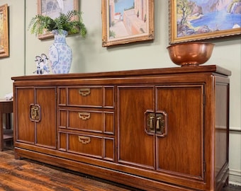 Massief houten dressoir/buffetkast, dressoir in mid-century modern stijl, luxe walnotenhouten opbergkast, handgemaakte eetkamermeubels