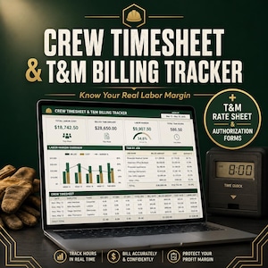 Könnte beinhalten: Ein digitales Dashboard mit dem Titel CREW TIMESHEET & T&M BILLING TRACKER auf einem Laptop-Bildschirm. Die Oberfläche zeigt Arbeitskosten, Rechnungsbeträge und Margen. Eine digitale Stechuhr und Arbeitshandschuhe liegen daneben.