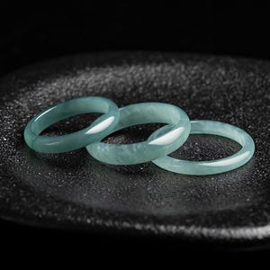 Minimalistisk jadering • Naturligt grönt jadeband • Enkel tunn jadering för kvinnor • Smyckespresent för män och kvinnor