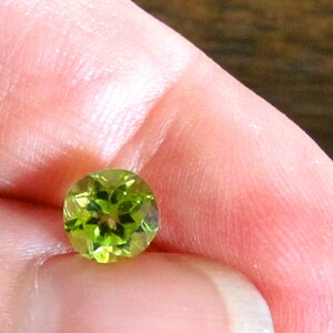 Peridot Faceted Round - 5 mm Genuine Natural Brilliant Faceted Gemstone - Bright Apple Green Clear Gem - August Birthstone