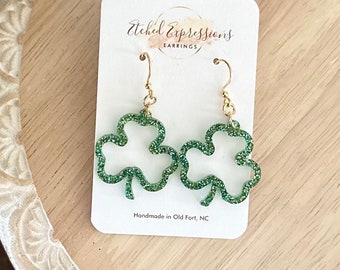 St Patricks Day Earrings / Acrylic Sparkle Green Clover Earrings / Three Leaf Clover earrings / St Paddys Day Earrings / Lucky  / Irish