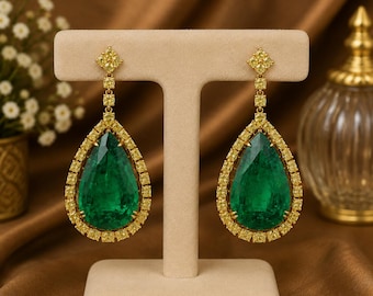 Pendientes colgantes de oro amarillo de 18 quilates con esmeraldas en forma de pera y diamantes / Joyería fina de lujo con halo natural