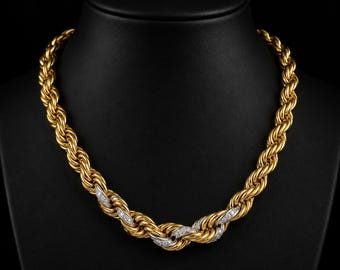 Collar de cuerda de oro amarillo de 18 quilates con detalles de diamantes entrelazados, cadena de lujo que llama la atención.