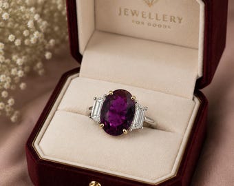 Anillo de compromiso de tres piedras con rubí ovalado de 5,91 quilates certificado por GIA / Platino, oro de 18 quilates