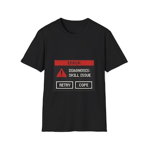 Peut inclure: Un t-shirt noir à manches courtes arborant un graphique de message d'erreur informatique pixélisé. Le motif comprend un en-tête rouge avec le texte ERROR, une icône de triangle d'avertissement rouge et le texte DIAGNOSIS: SKILL ISSUE, avec deux boutons étiquetés RETRY et COPE.