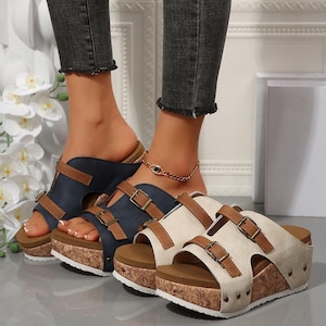 Keilsandalen mit Korkplateau, Pantoletten mit Schnallenriemen und T-Riemen für Damen