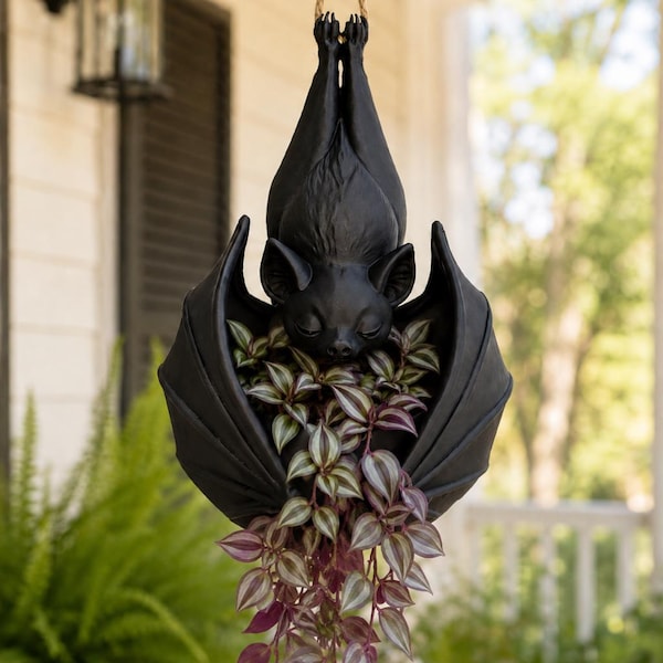 Hanging Bat Plant Pot – Creepy Gothic Planter