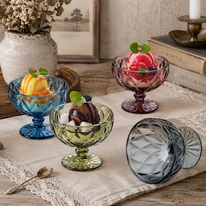 Vintage ijskom van gekleurd glas, retro dessertbeker met reliëf, schattige ijscoupebeker op voet, cadeau voor mama, cottagecore keukendecoratie