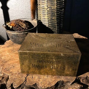 Antique CIGAR HUMIDOR Tin Box Old Manila Sticks Advertising Graphics Antique General Store