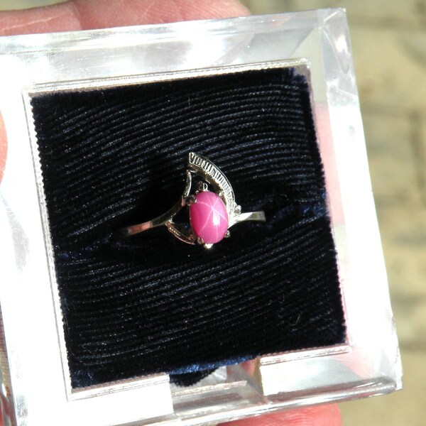 Vintage Pink Lindy Star and Sterling Silver Ring