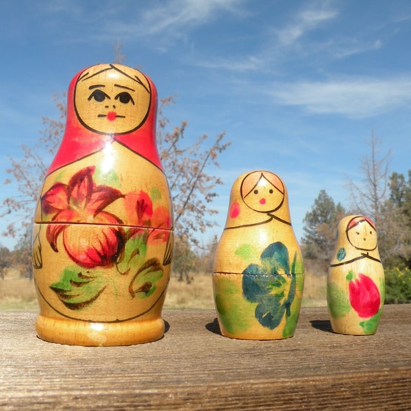 Vintage Russian Matryoshka Nesting Dolls, Small