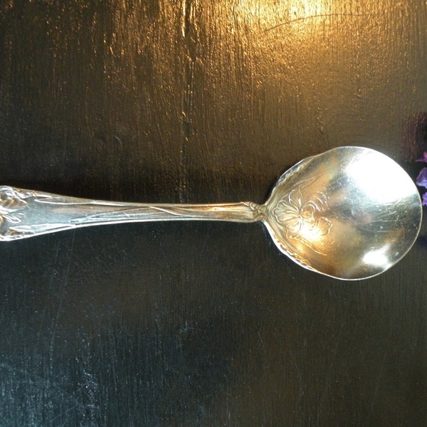 Antique Oneida Flower de Luce Silver Plate Iris Spoon