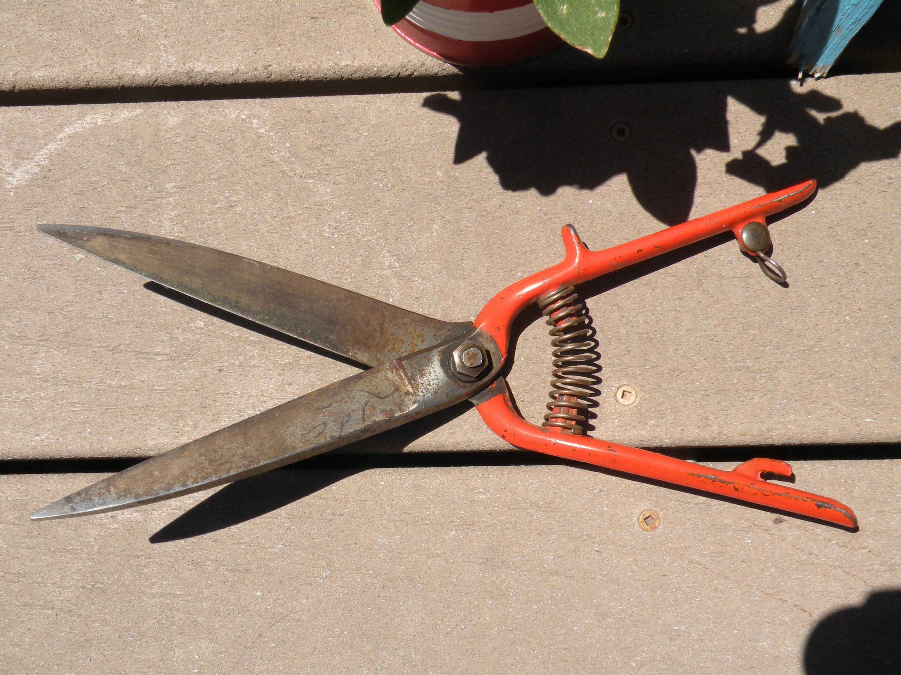 Rusty Garden Shears, Rustic Shears, Old Grass Clippers, Vintage