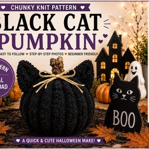 Pode incluir: Um padrão de tricô em PDF digital para uma abóbora de gato preto. A imagem inclui texto, incluindo CHUNKY KNIT PATTERN, BLACK CAT PUMPKIN, EASY TO FOLLOW, STEP-BY-STEP PHOTOS, BEGINNER FRIENDLY, PDF PATTERN, DIGITAL DOWNLOAD e A QUICK & CUTE HALLOWEEN MAKE.
