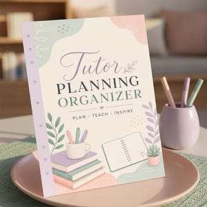 Puede incluir: Un cuaderno Tutor Planning Organizer con cubierta color crema, formas abstractas en tonos pastel, detalles florales y el texto Tutor PLANNING ORGANIZER PLAN TEACH INSPIRE. La ilustración muestra una pila de libros, bolígrafos y un diario.