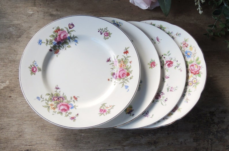 Mismatched Pink Floral Salad Plates Set of 4 English Cottage Style Bright Floral Plates Mix and Match China Bridesmaid Luncheon Bild 2