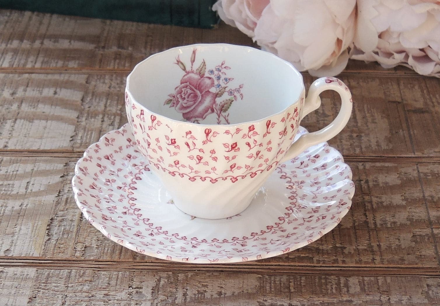 Vintage Johnson Brothers Rose Bouquet Roze Thee Cup en Schotel Set Engels Ironstone China Bruidsmeisje Luncheon TheeFeesten Ca 1970s