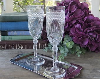 Fan and Diamond Champagne Flutes Set of 2 Toasting Flutes Barware, Wedding Glasses