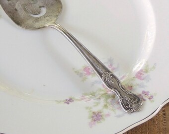 Vintage Pierced  Pie Server, Rogers, Tea Party, Rustic Farmhouse, Cottage Style, Wedding Cake, Cake Server, Weddings