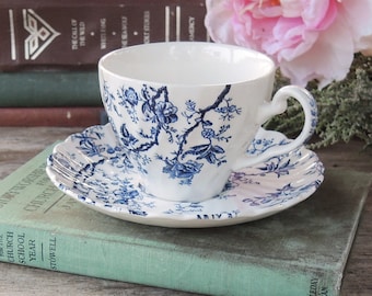 Johnson Brothers Old Bradbury Blue and White Floral Flat