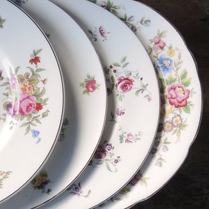 Mismatched Pink Floral Salad Plates Set of 4 English Cottage Style Bright Floral Plates Mix and Match China Bridesmaid Luncheon Bild 1