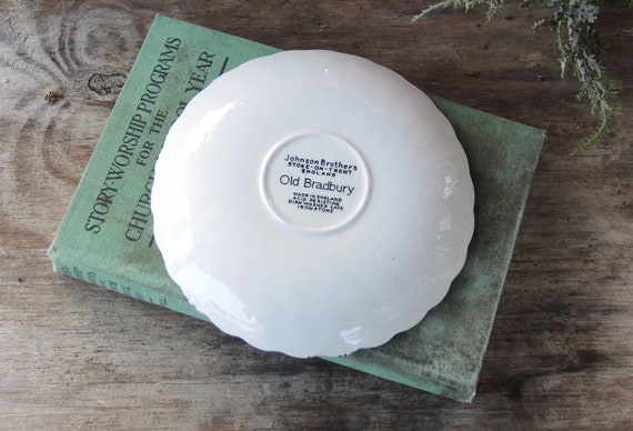 豪奢な Johnson Flat Floral White and Blue Bradbury Old Brothers 食器