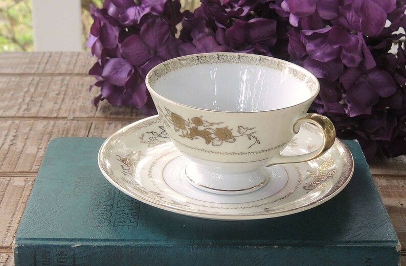 Harmony House Gold Crest Footed Tea Cup and Saucer Set Holiday Etsy