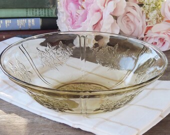 Federal Glass Sharon Bowl Topaz Depression Glass Cabbage Rose Pattern Yellow Ca. 1935 - 1939