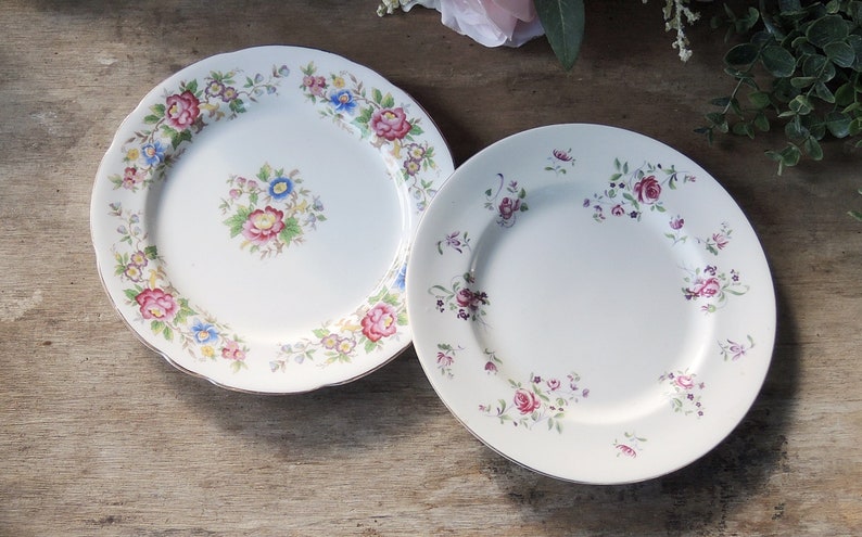 Mismatched Pink Floral Salad Plates Set of 4 English Cottage Style Bright Floral Plates Mix and Match China Bridesmaid Luncheon Bild 3