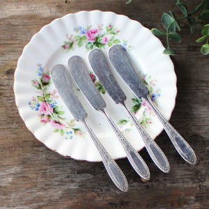 Silverplate Cheese Spreaders Set of 4 Spreaders Table Settings Vintage Knives Appetizer Serving Utensils Hors D&#39;Oevres