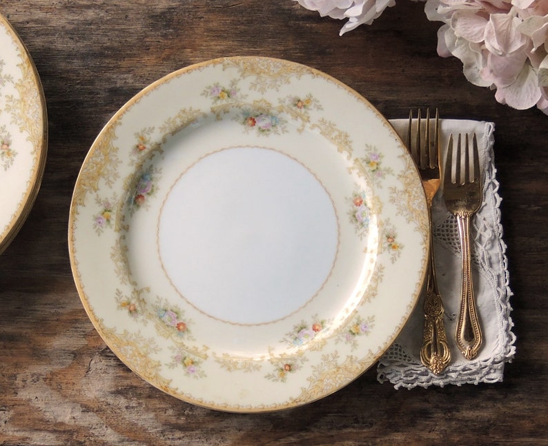 ON SALE Noritake Dinner Plates Set of 4 Vintage Dinner Plates Hand Painted Green M Wreath Morimura Brothers