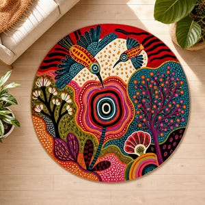 Färgglad rund matta med fågelmotiv, maximalistisk bohemisk matta, nyckfull heminredning i naturen, livfull eklektisk vardagsrumsdekor