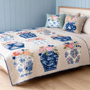 Quiltmuster „Ingwerglas“ (PDF), Quiltmuster mit floralen Applikationen, Quiltmuster „Blau-Weiße Keramik“, Vintage-Quiltmuster, Sofort-Download