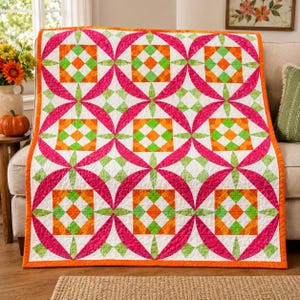Peut inclure: Une courtepointe présentant un motif répétitif de formes courbes rose vif formant des cercles, entremêlées de carrés à carreaux blancs, orange et vert lime. La courtepointe est finie avec une bordure orange unie et un fond blanc.