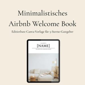 Puede incluir: Una tableta digital que muestra una plantilla para un libro de bienvenida de Airbnb. La pantalla muestra el texto [NAME] y una fotografía de una sala de estar con un sofá blanco, una lámpara de pie y una mesa auxiliar. Fondo color crema.