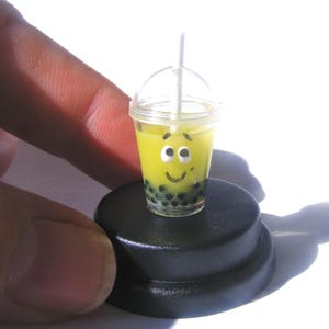 Boba Tea Pet © Regalo de té de burbujas Matcha boba, té con leche de perla, té de tapioca Regalo para él Regalo para ella Regalo lindo Regalo de escritorio Regalo divertido Kawaii