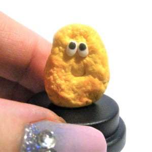 Huhn Nugget Haustier © veganer Nugget, Nugget Geschenk, Nugget-Liebhaber, Fast-Food-Liebhaber, Geschenk für ihn, Geschenk für sie niedliches Geschenk Schreibtischplatte Lustiges Geschenk