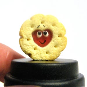 Jammy dodger Pet © Biscuit pet, Xmas gift, jammy biscuit bff gift dashboard gift comedy gift novelty gift cute gift desk top gift Funny gift