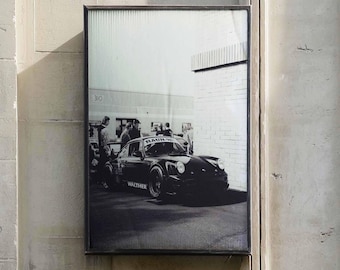 Plakat RWB Porsche 911 | Czarno-biała grafika ścienna Rauh-Welt Vintage Car | Oprawiony wydruk na płótnie JDM Automotive | Dekoracja do jaskini Garage Man Cave