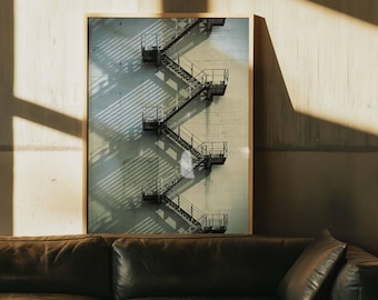 Plakat z architekturą ewakuacyjną | Minimalistyczna fotografia miejska | Czarno-biały wydruk na płótnie w stylu industrialnym | Nowoczesne płótno w ramie w stylu loft