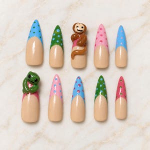 3D-Ärmelnägel mit Affen und Frosch | Bunte French Nails mit Punkten | Niedliche tropische Nägel zum Aufkleben | Handgefertigtes Nagelset mit Motiven