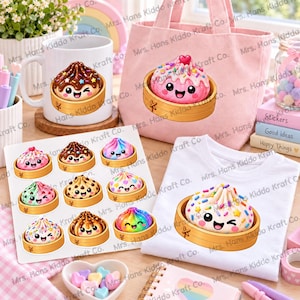 Peut inclure: Une collection d'articles illustrés de personnages de raviolis dans des paniers vapeur en bambou, comprenant une tasse en céramique blanche, un sac fourre-tout en tissu rose, un t-shirt blanc et une planche d'autocollants avec des motifs colorés.