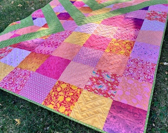 Tula Pink quilt kit featuring Tiny Prints fabrics and the Crossroads pattern