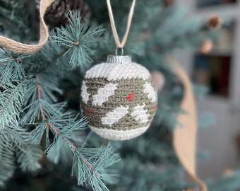 CROCHET PATTERN / Crochet Christmas Bauble Decoration / Holly Leaves Bauble - PDF Crochet Pattern