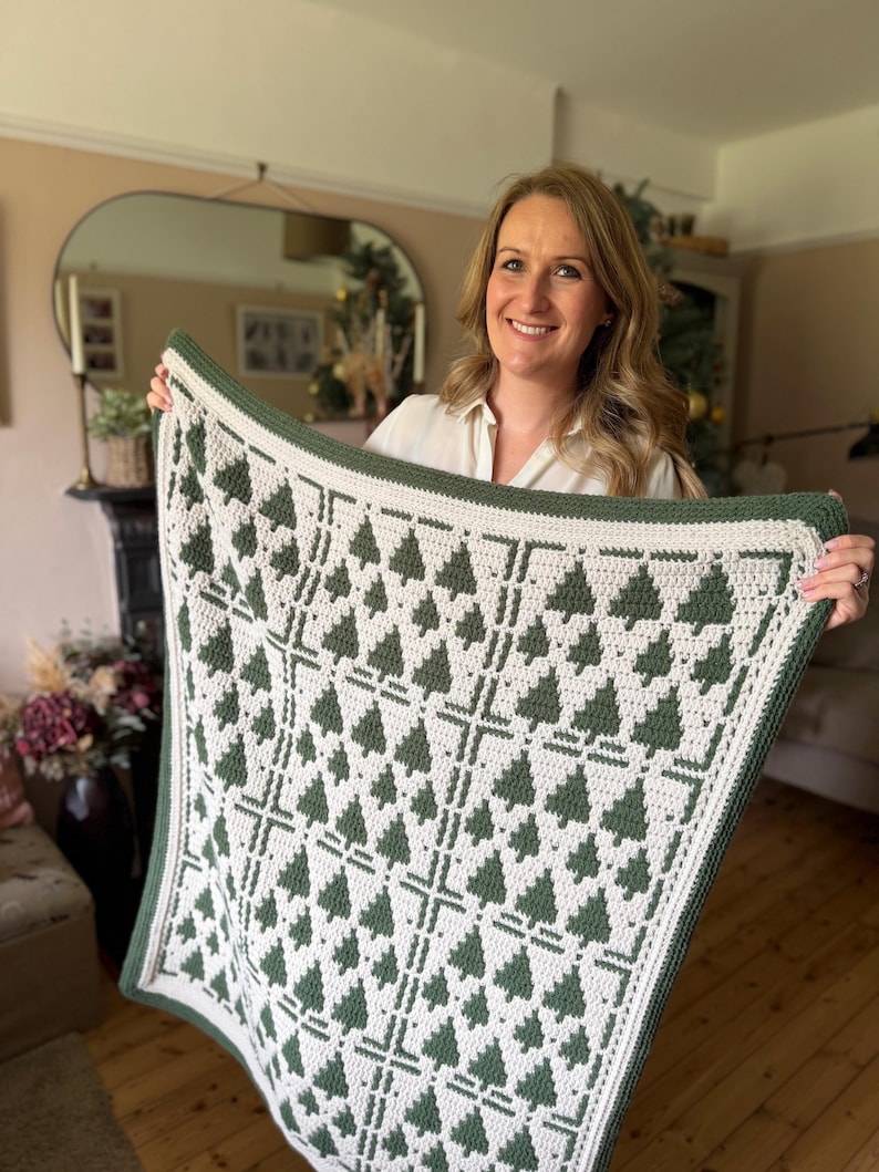 CROCHET PATTERN + VIDEO – Twinkling Trees Christmas Blanket – Overlay Mosaic Afghan pdf, Festive Throw Pattern, Holiday Home Décor image 6