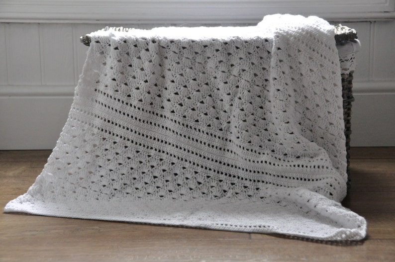 CROCHET PATTERN / White Shell Lace Blanket/ Crochet Blanket / Instant Download PDF Crochet Pattern image 1