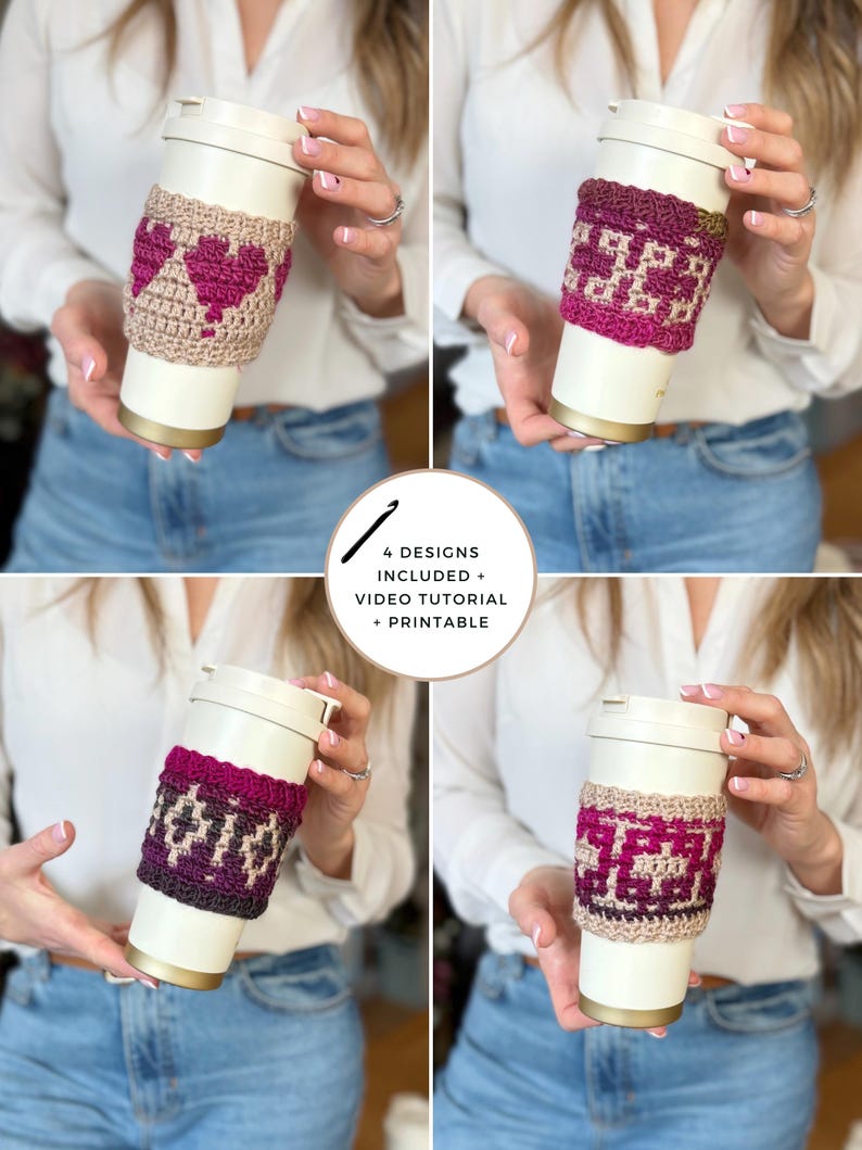 Op de afbeelding: Vier afbeeldingen tonen witte reisbekers met verschillende gehaakte hoezen. De hoezen hebben hart- en geometrische patronen in roze, paars en beige. De afbeelding bevat de tekst: "4 DESIGNS INCLUDED + VIDEO TUTORIAL + PRINTABLE."