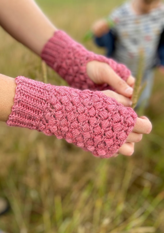 CROCHET PATTERN / Quick Puff Stitch Crochet Mittens - Fingerless Gloves - Crochet Mitts - Instant Download PDF Crochet Pattern